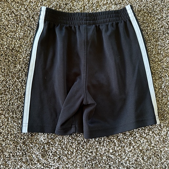 4T Adidas shorts never worn - Picture 2 of 2